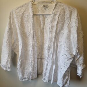 kismet medium / large eyelet white shrug or open top